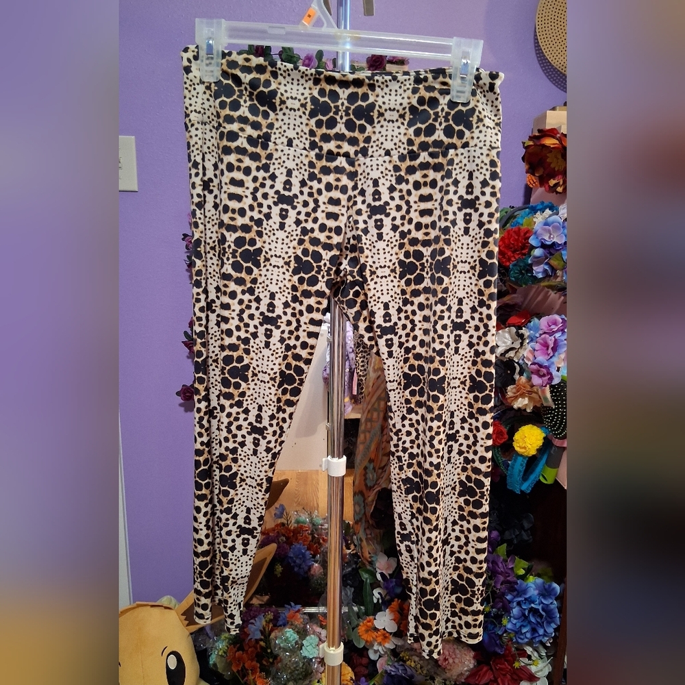 Onzie Animal Print Capris